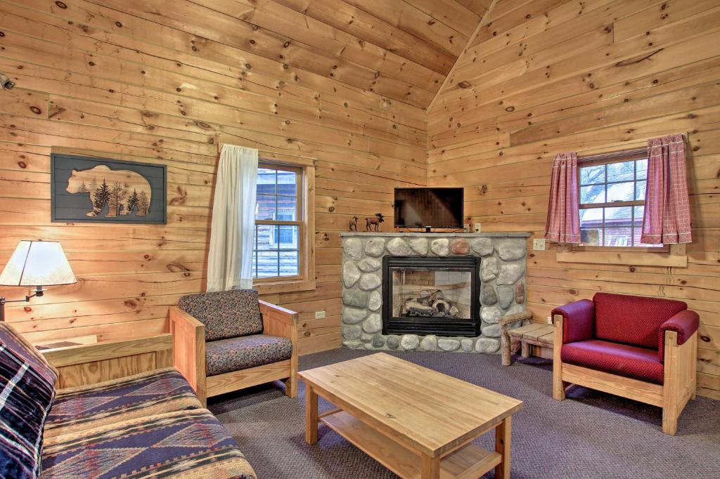 Cozy Retreat with Porch and Double JJ Resort Access!